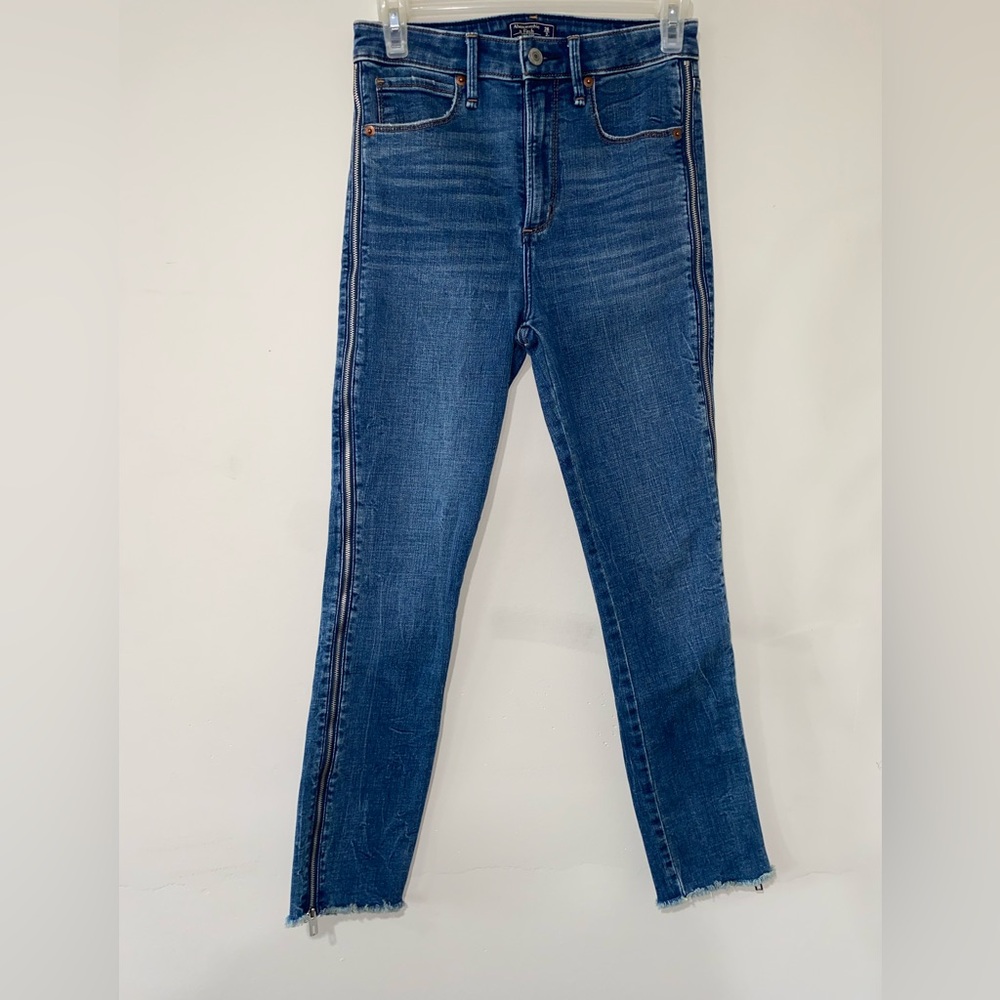 Sale! 4/$20 Abercrombie & Fitch Zipper Leg Ankle Cropped skinny Jeans